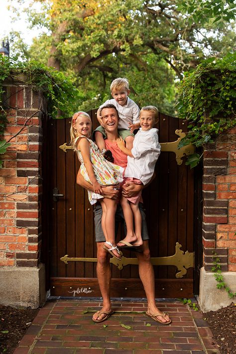 Family Photography Summer, Dad With Kids, Fall Minis, Cute Family Photos, Candid Photo, Outdoor Family Photos, Cotton Fields, Family Of Five, Photo Family