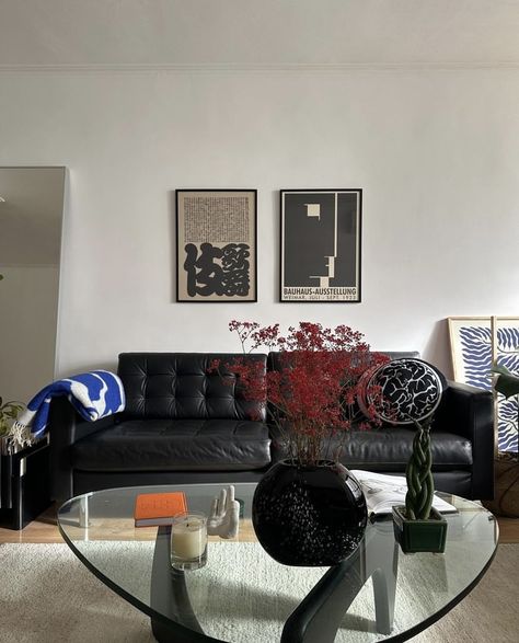 Black Couch, 70s Interior, Unique Interior Design, Apartment Decor Inspiration, House Room, Apartment Inspiration, Design Aesthetic, Photo Idea, Couches Living Room