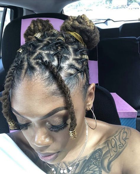 Pinterest: @ prettiiegorgeous ♥ Half Dreads, Short Loc Styles, Short Dreadlocks Styles, Dreads Styles For Women, Hairstyles Mens, Faux Loc, Blond Ombre, Dreads Girl, Beautiful Dreadlocks