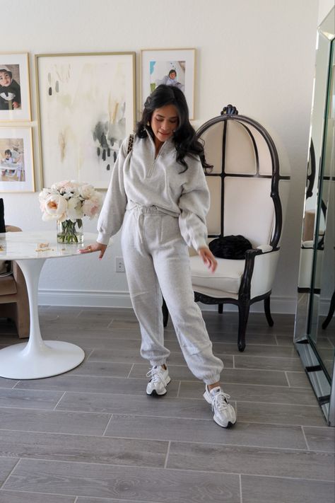 Womens Sweatsuit Outfits, Sweat Suit Outfits Women, Sweat Pant Outfits, Sweatpants Set Outfit, Sweat Suit Outfits, Sweat Pants Outfit, Sweat Set Outfits, Sweat Suits Outfits, Sweatsuit Outfits