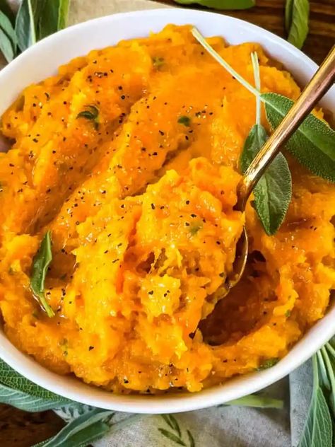 This Mashed Butternut Squash is a simple and easy Thanksgiving side dish recipe. Perfect for fall as a vegan or vegetarian recipe. Gluten free and keto low carb with savory flavors. Cheddar Green Bean Casserole, Easy Thanksgiving Sides, Thanksgiving Recipes Side Dishes Easy, Mashed Squash, Mashed Butternut Squash, Homemade Green Bean Casserole, Thanksgiving Side Dishes Easy, Mash Recipe, Thanksgiving Side Dish