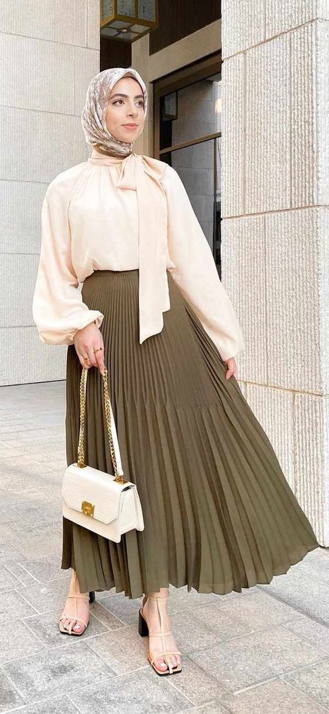 Muslim Outfit, Skirt Outfit Ideas, Long Skirt Fashion, Long Skirt Outfits, Muslim Fashion Hijab Outfits, Maxi Skirt Outfits, Muslim Fashion Hijab, Hijabi Outfits Casual, Muslim Outfits