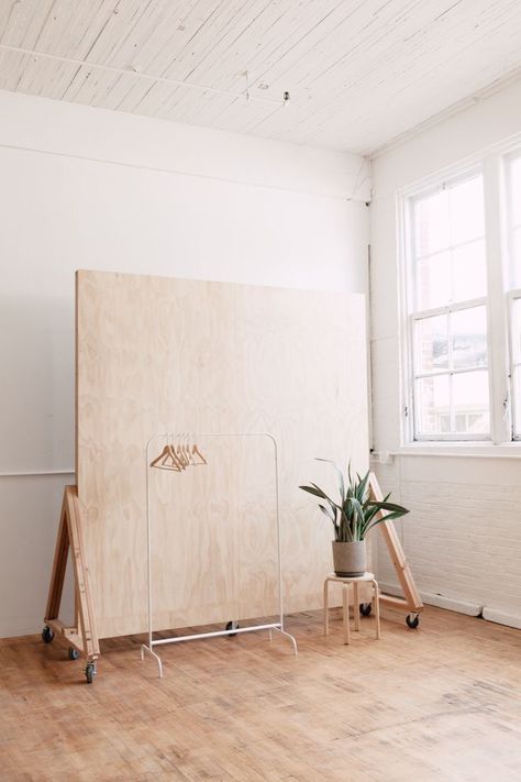 Plywood Backdrop, Corner Deco, Photography Studio Spaces, Ruangan Studio, Bühnen Design, Photography Studio Design, Photography Studio Setup, Home Studio Photography, Backdrop Wall