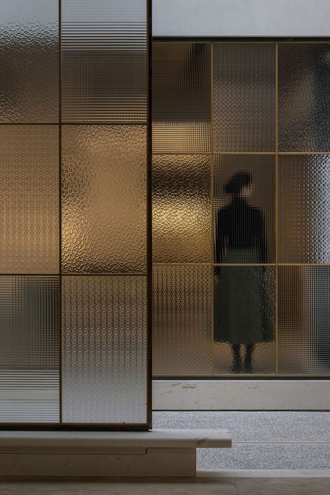 Threshold Interior Design, Metal Partition, Glass Partition Designs, Organic Interiors, Glass Partition Wall, Reeded Glass, 카페 인테리어 디자인, Glass Partition, Partition Design