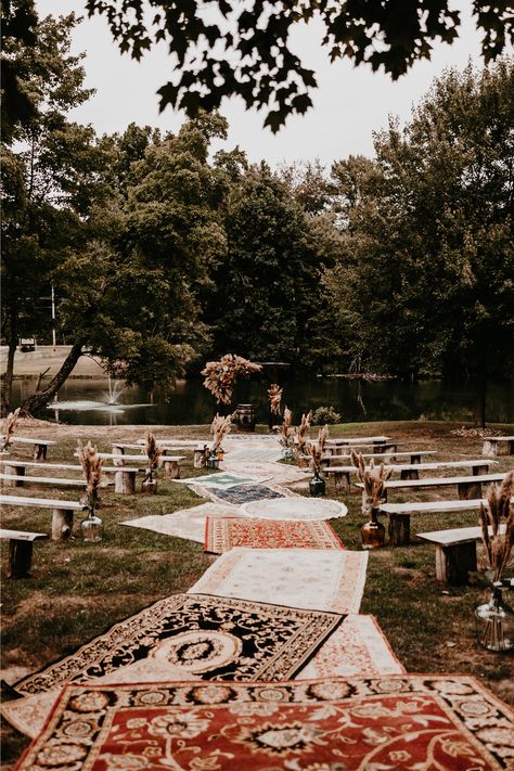 Simple Boho Outdoor Wedding, Rug Ceremony Aisle, Rug At Wedding Ceremony, Boho Carpet Wedding Aisle, Wedding Road Decoration, Aisle Rug Wedding, Boho Wedding Ceremony Seating, Boho Wedding Outside, Outdoor Wedding Rug Aisle