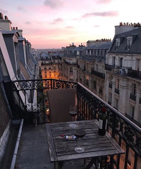 Drinking wine during sunset in Paris🍷 . . . . via - @jiawa.liu __________________________________________ #paris #france #parisfrance #parisvibes #france🇫🇷 #parisphotography #architecture #parisart #french #frenchwine #sunsetphotography #parisstreetstyle #classy #class #lifestyle #elegant #elegantstyle #aesthetic #mood #vintageaesthetic #architecturephotography #architecturedesign #love #positivevibes #goodvibes #goodvibesonly Parisian Balcony, Paris Balcony, Addie Larue, Paris Dream, Parisian Life, Paris Jackson, Paris Aesthetic, City Vibe, Living In Paris