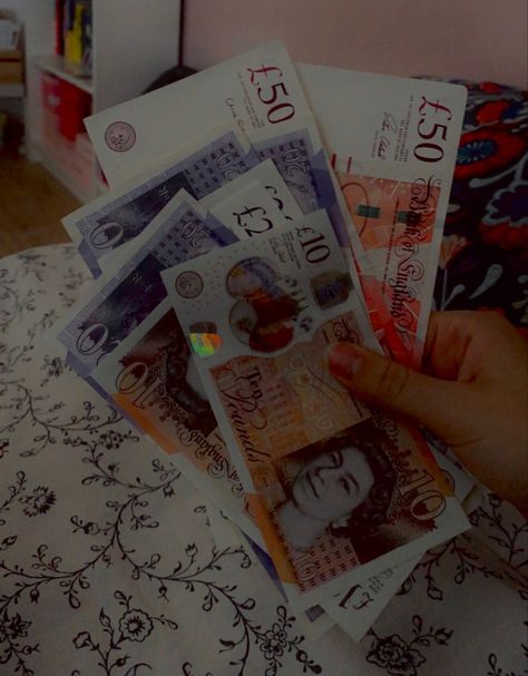 #money #aesthetic #pounds Money In Pounds, Widgetsmith Affirmations, Money Box Aesthetic, Money Aesthetic British, Money Aesthetic English, British Pounds Aesthetic, Pound Money Aesthetic, English Money Aesthetic, Money Pounds Aesthetic