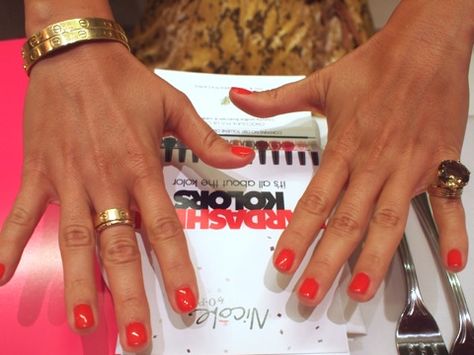 Kourtney's love bracelets and ring. Buy me Cartier Love and I'm yours... Kris Jenner Nails, Kardashian Nails, Kourtney And Khloe, Wonder Woman Accessories, Jenner Nails, Coral Nail Polish, Kardashian Kylie Jenner, Opi Polish, Cartier Love Ring