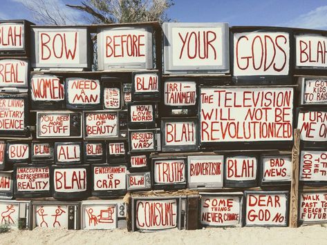 🙅‍♀️ Slab City certainly is a unique road trip stop in California, but it is definitely not for everyone. Find out why you may want to avoid it. 5 Reasons to Avoid Slab City #SlabCity #VisitCalifornia #CaliRoadTrip Slab City, California Highway, Salvation Mountain, Desert Road, Town Ideas, Travel California, Gallon Of Paint, Salton Sea, Baby Sleep Schedule