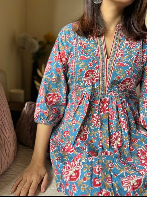 Floor Length Dresses Indian, Block Print Kurti Designs, A Line Kurti Designs, Jaipuri Kurti, Jaipuri Print, Printed Kurti Designs, Cotton Short Tops, A Line Kurti, Churidar Neck Designs