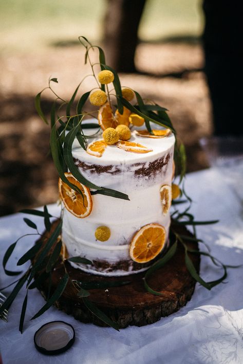 Citrus Wedding Cake, Ski Wedding, Cakes Design, Citrus Wedding, Wedding Notebook, Diy Wedding Cake, Ibiza Wedding, April Wedding, Gorgeous Wedding Cake