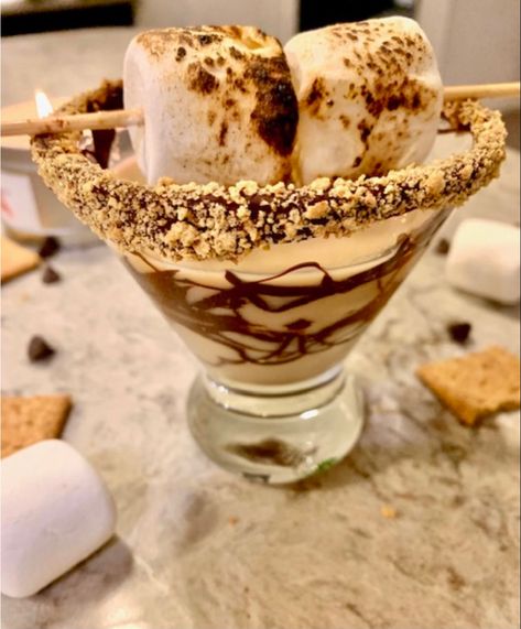 Smores White Russian, Campfire Dessert, Marshmallow Vodka, Chocolate Smores, Spicy Shrimp Recipes, Campfire Desserts, Russian Desserts, Smore Recipes, Couples Weekend