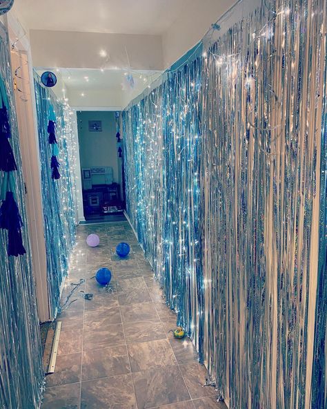 Frozen Birthday Party Entrance, Frozen Office Decor, Disney Frozen Party Decorations, Disney Frozen Christmas Decorations, Frozen Dance Party, Frozen Event Decor, Frozen Entrance Decoration, Birthday Winter Wonderland Theme, Cheap Winter Wonderland Decorations