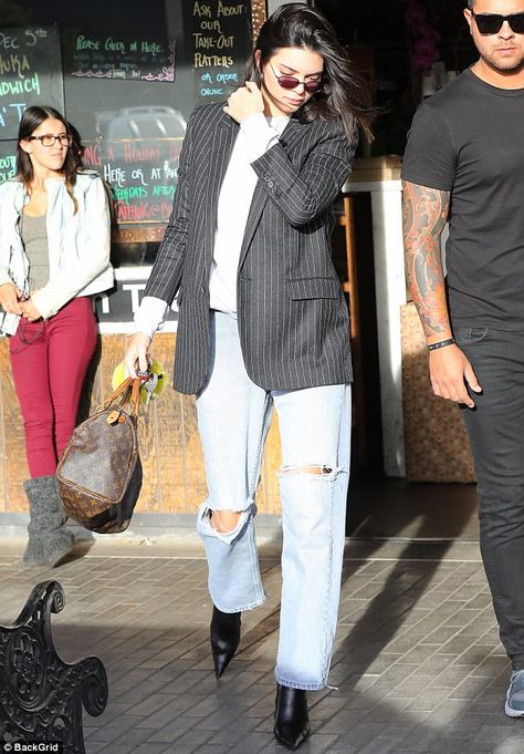 Eclectic: Kendall layered a grey sweater under a pinstripe suit jacket Point Boots Outfit, Grey Pinstripe Blazer Outfit, Pointed Boots Outfit, Pinstripe Blazer Outfit, Blazer Ootd, Cozy Inspiration, Lunch Date Outfit, Blazer Street Style, Balenciaga Boots