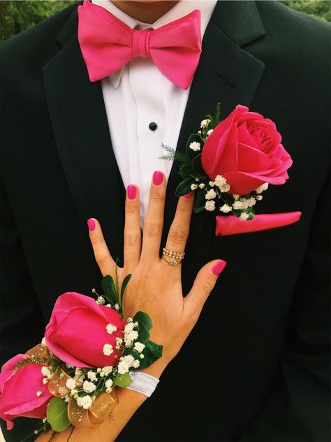 Pink Dress Corsage, Boutinneres Prom, Hot Pink Corsage And Boutonniere Prom, Pink Prom Flowers Corsage, Corsage For Pink Dress, Prom Couples Pink, Pink Prom Flowers, Matching Prom Couples, Pink Corsages