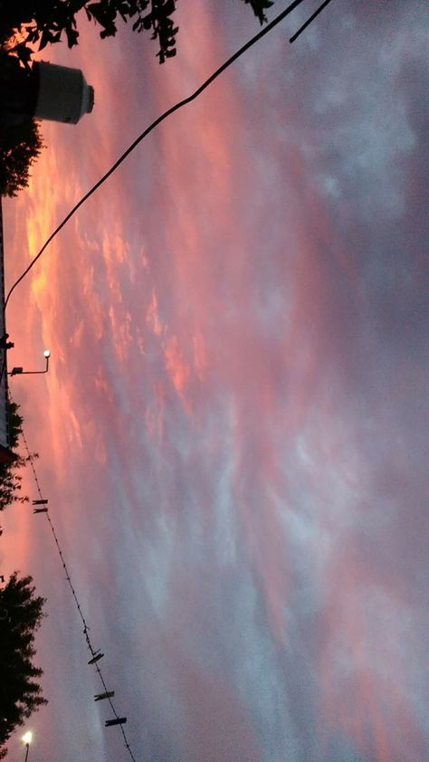 #Cielo #rosa #hermoso Cielo Aesthetic, Background Pics, Pretty Sky, Aesthetic Shirts, Stephen Curry, Background Pictures, Sky Aesthetic, Nike, Drawings