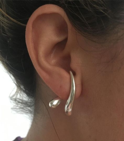 Hernán Herdez (@hernan.herdez) • Instagram photos and videos Modern Silver Jewelry, Ear Cuff Jewelry, Jewelry Design Inspiration, Arm Cuff, Jewelry Brand, The Ear, Contemporary Jewellery, Jewelry Inspo, Contemporary Jewelry