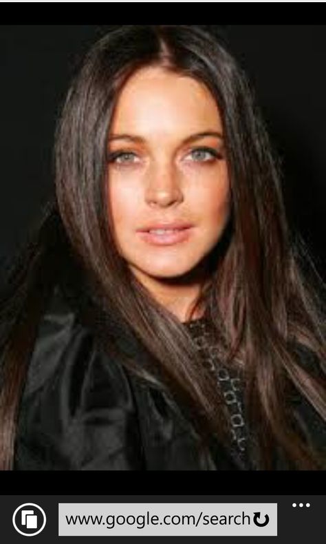 Lindsay Lohan's dark hair Black Hair Quotes, Lindsay Lohan Hair, Chelsea Houska Hair, Celebrity Eyebrows, Black Hair Makeup, Celebrity Hair Colors, Transitioning Hairstyles, Hairstyle Look, Lindsay Lohan