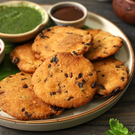 Maddur Vada Recipe (Step-By-Step Video) - Fun FOOD Frolic Vada Recipe India, Medu Vada Photography, Medhu Vada, Madhur Vada Recipe, Maddur Vada, Teatime Snacks, Masala Vada, South Indian Snacks, Vegetable Cutlets