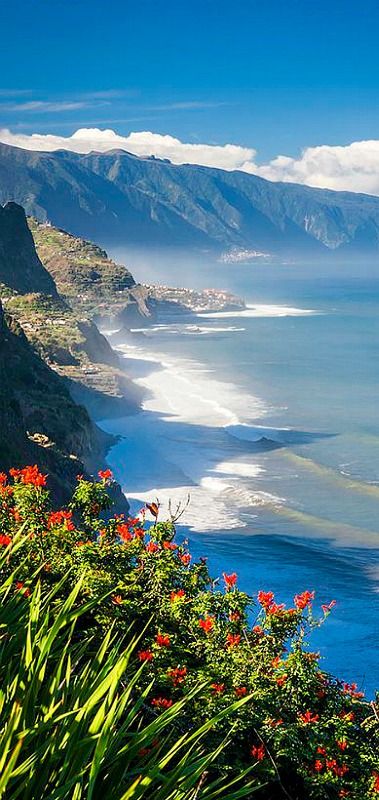 Madeira Island, the best european gem @myeuropeanroots Funchal, Portugal Travel, Pretty Places, Nature Scenes, Places Around The World, 그림 그리기, Amazing Nature, Supercars, Nature Pictures