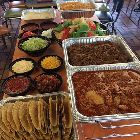 Taco Bar Work Party, Birthday Party Meal Ideas Dinners, Tacos For A Crowd Parties Bar Ideas, Taco Bar Bday Party, Tacos Party Food, Mexican Food For Christmas Dinner, Taco Buffet Party, Mexican Food For Large Group, 30th Food Ideas