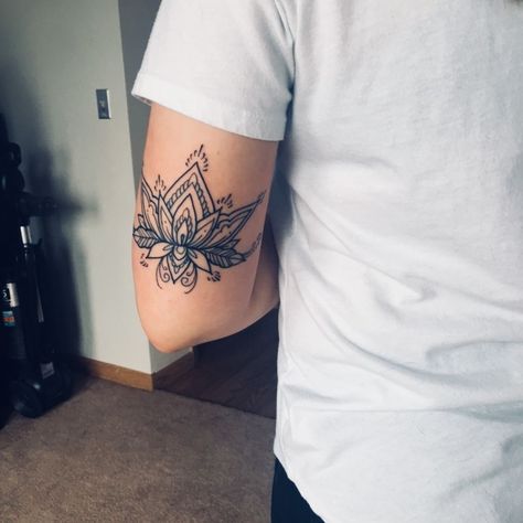 #CoolTattoos #TattooArt #InkMaster #TattooDesigns #InkedUp #TattooLovers #InkInspiration #TattooIdeas #CreativeInk #TattooStyle Tricep Mandala Tattoo, Elbow Lotus Tattoo, Elbow Arm Tattoo, Womens Tricep Tattoo, Women Tricep Tattoo, Back Of Elbow Tattoos For Women, Tattoo Behind Arm Above Elbow, Tricep Tattoos Women, Above Elbow Tattoos For Women