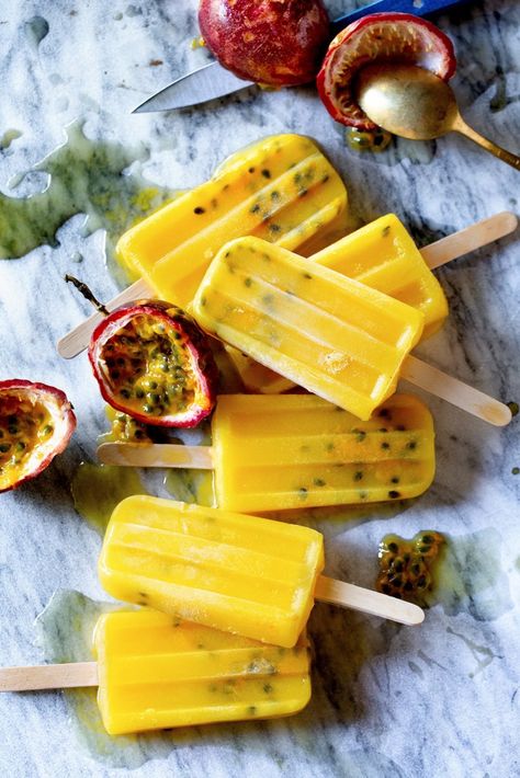 Tropical Passion Fruit Sling Real Food by Dad Passion Fruit Popsicles, Passionfruit Popsicles, Fruit Popsicle Recipes, Hemgjord Glass, Healthy Popsicle Recipes, Popsicles Recipe, Passionfruit Recipes, Smoothie Popsicles, Healthy Popsicles