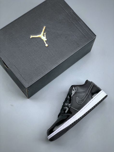 Air Jordan 1 Low Black, Air Jordan 1 Low, Jordan 1 Low, Air Jordan 1, Nike Jordan, Nike Air Jordan, Top Casual, Jordan 1, Converse Sneaker