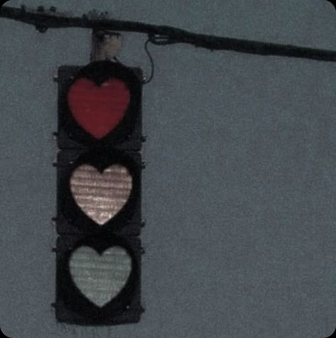 00s Mode, Music Cover Photos, Lovecore Aesthetic, Art Jokes, Dark Love, Dark Heart, Vintage Poster Art, Traffic Light, Funny Profile Pictures