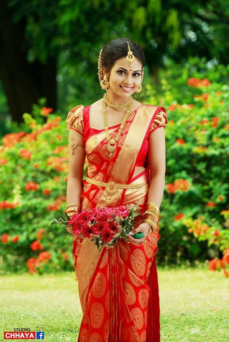 South Indian bride. Temple jewelry. Jhumkis.Classic Red silk kanchipuram sari.Braid with fresh jasmine flowers. Tamil bride. Telugu bride. Kannada bride. Hindu bride. Malayalee bride.Kerala bride.South Indian wedding. Exclusive Saree Blouse Designs, भारतीय दुल्हन संबंधी, Super Idol, South Indian Blouse Designs, Kerala Bride, Indian Bridal Sarees, Tamil Brides, Hindu Bride, Blouse Designs Indian