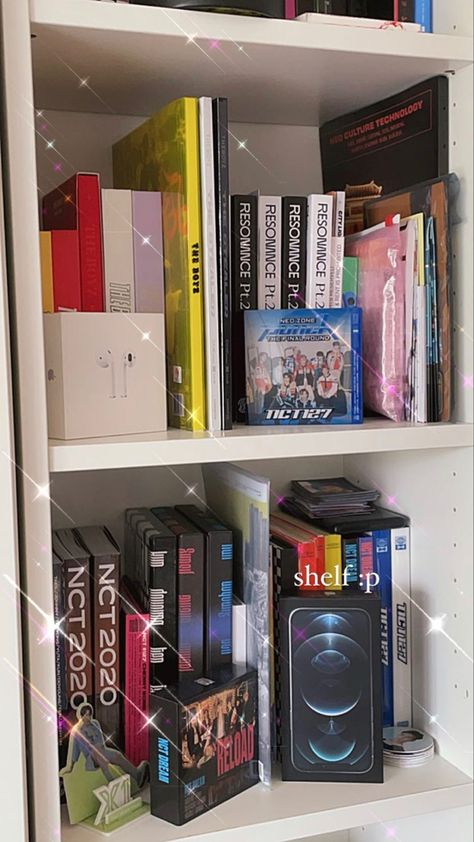 Album Nct Dream Collection, Nct Album Collection, Kpop Stationary, Kpop Albums Shelf, Pop Shelf, Kpop Shelf, Mural Art Design, Bookshelf Inspiration, Kpop Room