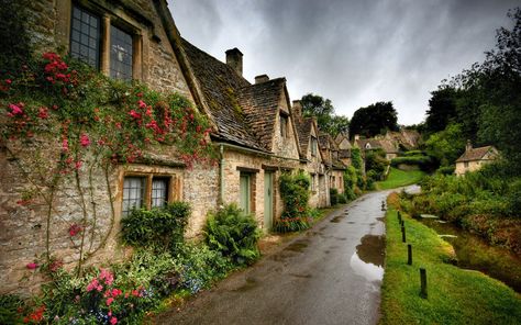 irish village Gokayama, Arlington Row, Cotswolds England, European Village, Irish Cottage, English Village, Nordland, Beaux Villages, Beautiful Villages