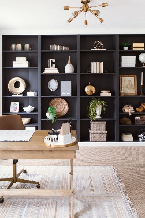 diy home office decor contrast Black Bookshelves, Workspace Ideas, Diy Home Decor For Apartments, Office Built Ins, Black Accent Walls, Ikea Bookshelves, Ikea Billy Bookcase, Ikea Shelves, Home Office Storage