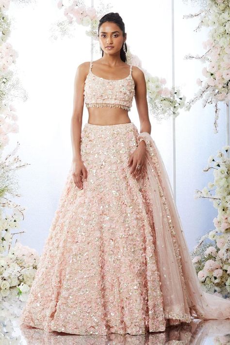 Pink And Gold Lehenga, Summer Lehenga, Reception Lehengas, Tuscan Summer, Strappy Blouse, Indian Fits, Orang India, Peach Lehenga, Seema Gujral