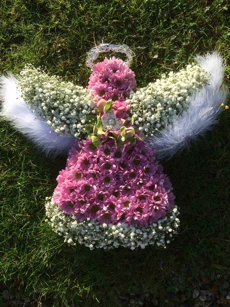 Angel Flower Arrangements, Grave Decorations Cemetery, Cemetary Decorations, Casket Flowers, Gravesite Decorations, Sympathy Arrangements, Luxury Flower Bouquets, Grave Flowers, Large Flower Arrangements