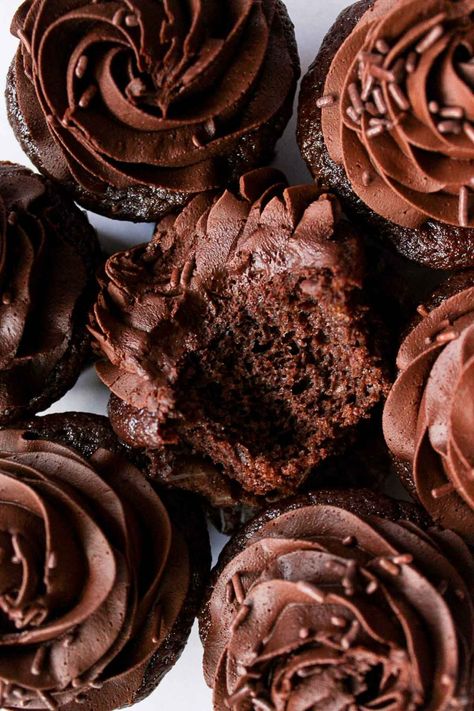 Chocolate Fudge Cupcakes - Sweets by Elise Whipped Ganache Frosting, Fluffy Chocolate Cupcakes, Triple Chocolate Brownies, Fudge Cupcakes, Chocolate Fudge Cupcakes, Bakery Chocolate Chip Cookies, Fudge Chocolate, Whipped Ganache, Moist Cupcakes