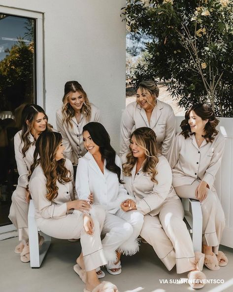 Matching Wedding Pajamas, Winter Bridesmaid Pajamas, Bridesmaid Pj Pictures, Winter Getting Ready Outfits Wedding, Winter Wedding Getting Ready Outfit, Bridesmaid Pajamas Wedding Day, Wedding Day Getting Ready Outfit, Getting Ready Wedding Outfit, Bridesmaid Outfit Ideas