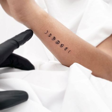 Best Friends Tattoo, Arm Tattoo Ideas, Tattoo Leggings, Tattoo Fine Line, Friends Tattoo, Tattoo Tiny, Moon Phases Tattoo, Muster Tattoos, Fine Line Tattoo