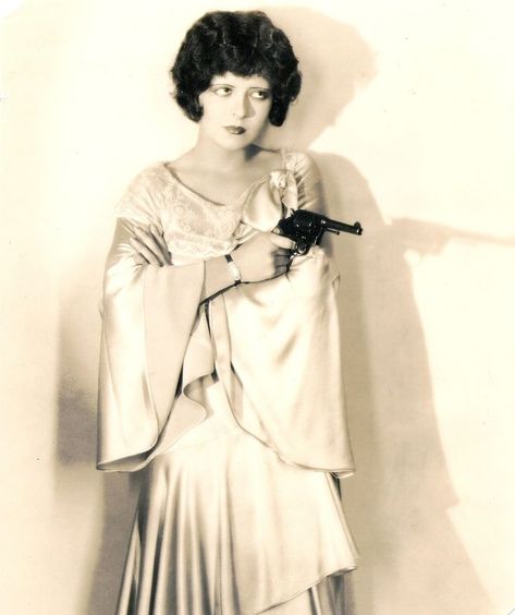 Tableaux Vivants, Clara Bow, Hollywood Icons, Hollywood Legends, Foto Vintage, Poses References, Vintage Portraits, Silent Film, Good Girl