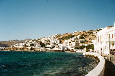 #35mm #greece #mykonos #filmphotography #travel Greece Film Photography, Greece On Film, Travel Film Photography, Beach Fotos, Greece Landscape, Greece Mykonos, Living In Europe, Summer Lake, Mykonos Greece