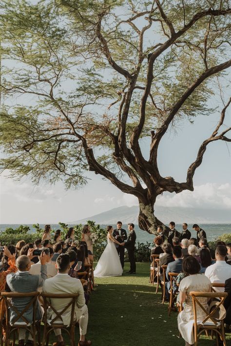 Andaz Maui Wedding | Maui Beach Wedding | Caitlin Grace Photography - I’m obsessed with the bright, neutral, and luxe vibes of Jen and Eric’s luxury Maui wedding. Come see more coastal chic wedding, beach wedding flowers, luxury tropical wedding flowers, grand Wailea Maui wedding, Hawaii wedding ceremony, and more! Book Caitlin for your adventure elopement or destination wedding at caitlingracephotography.com! Ritz Carlton Maui Wedding, Hawaii Wedding Venue, Andaz Maui Wedding, Grand Wailea Maui, Coastal Chic Wedding, Hawaii Wedding Venues, Chic Beach Wedding, Andaz Maui, Maui Beach Wedding