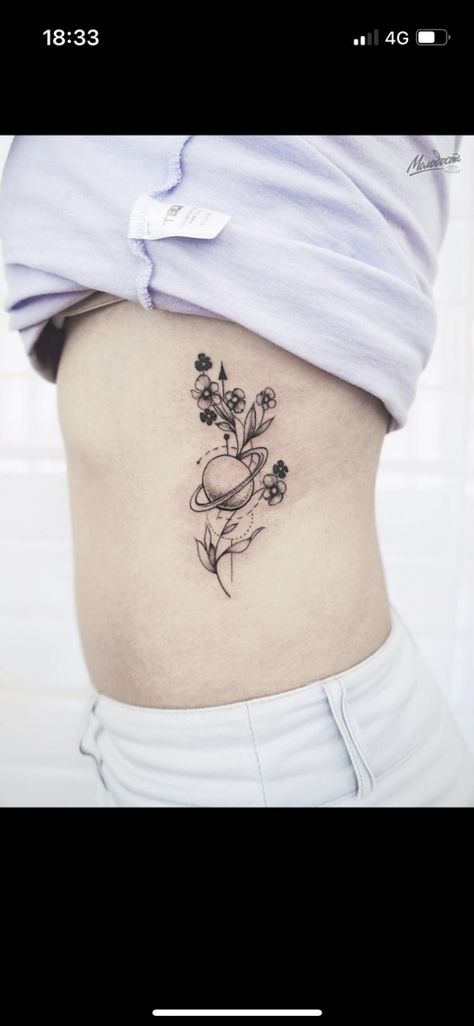 Sarah Tattoo, Saturn Tattoo, Flower Tattoo On Side, Shoulder Blade Tattoo, Tattoo Time, Compass Tattoo Design, Flower Tattoo Shoulder, Flower Tattoo Sleeve, Japanese Sleeve Tattoos