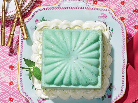 Congealed Salad Gelatin Salads, Lime Jello Salads, Congealed Salad, Gelatin Salad, Easter Recipe, Pastel Cupcakes, Jello Salad, Vintage Dessert, Jello Recipes