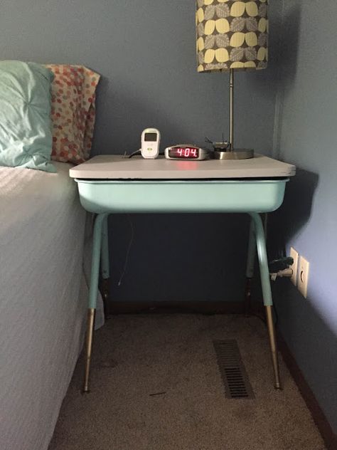 The Dabbling Crafter: DIY Sunday: Old School Desk Turned Nightstand School Desk In Bedroom, Old School Desk Repurpose, Kids Desk Area, Old School Desk, Business Painting, Old School Desks, Hello Sunday, Old Desks, School Desk