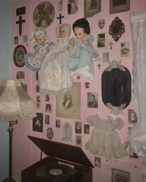 have been redoing this wall Creepy Cute Aesthetic, Doll Aesthetic, Zombie Girl, Southern Gothic, Old Dolls, Doll Parts, Girl Blog, Creepy Cute, Pastel Goth