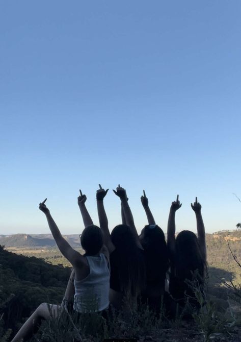 🤍stuff the world because all i need is my bestfriends by my side🖕 left: 𝙹𝚘𝚊𝚗𝚒𝚎 second to left: dallyce (me) second to right: 𝙱𝚛𝚒𝚎𝚊 right: maci Maci Aesthetic, Macey Core, Friend Group Pictures, Surealism Art, Friend Group, Group Pictures, + Core + Aesthetic, My Side, Best Friends