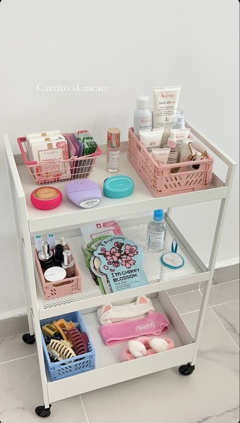 Cute Cheap Apartment Decor, Skin Care Decoration Room, Skin Care Room Decor, Dream Room Makeover, Cute Closet Decor, Aesthetic Bedroom Organization, Room Organisation Aesthetic, Swimwear Organization, Shelf Organization Ideas Bedroom