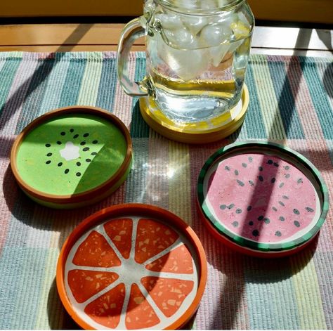 70s Clay Art, Summer Ceramic Ideas, Kiwi Coaster, Clay Coaster Ideas, Diy Ceramic Coasters, Clay Coasters Diy, Ceramica Fria Ideas, Diy Clay Coasters, Air Dry Clay Coasters