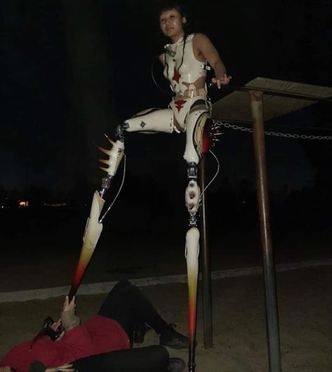 Prosthetic Design Art, Cool Prosthetic Leg, Prosthetic Leg Aesthetic, Cyberpunk Prosthetic, Insect Legs, Leg Reference, Prosthetic Leg, Apocalyptic Fashion, Scantily Clad