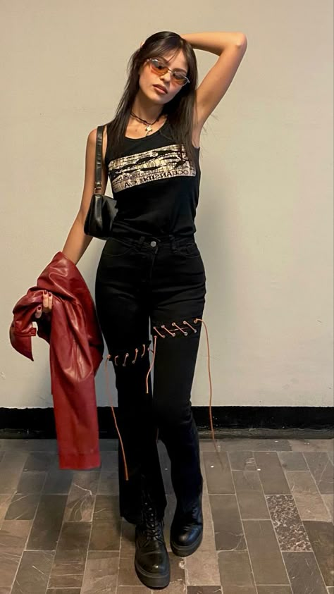 Cool Rockstar Outfit, Rockstar Girlfriend Concert Outfit, Rockstar Outfit For Women Aesthetic, Rockstar Gf Pants, Rockstar's Girlfriend Outfits, Rockstar Gf Wardrobe, Rockstar Girlfriend Style Aesthetic, All Black Alternative Outfit, Rock Concert Aesthetic Outfit